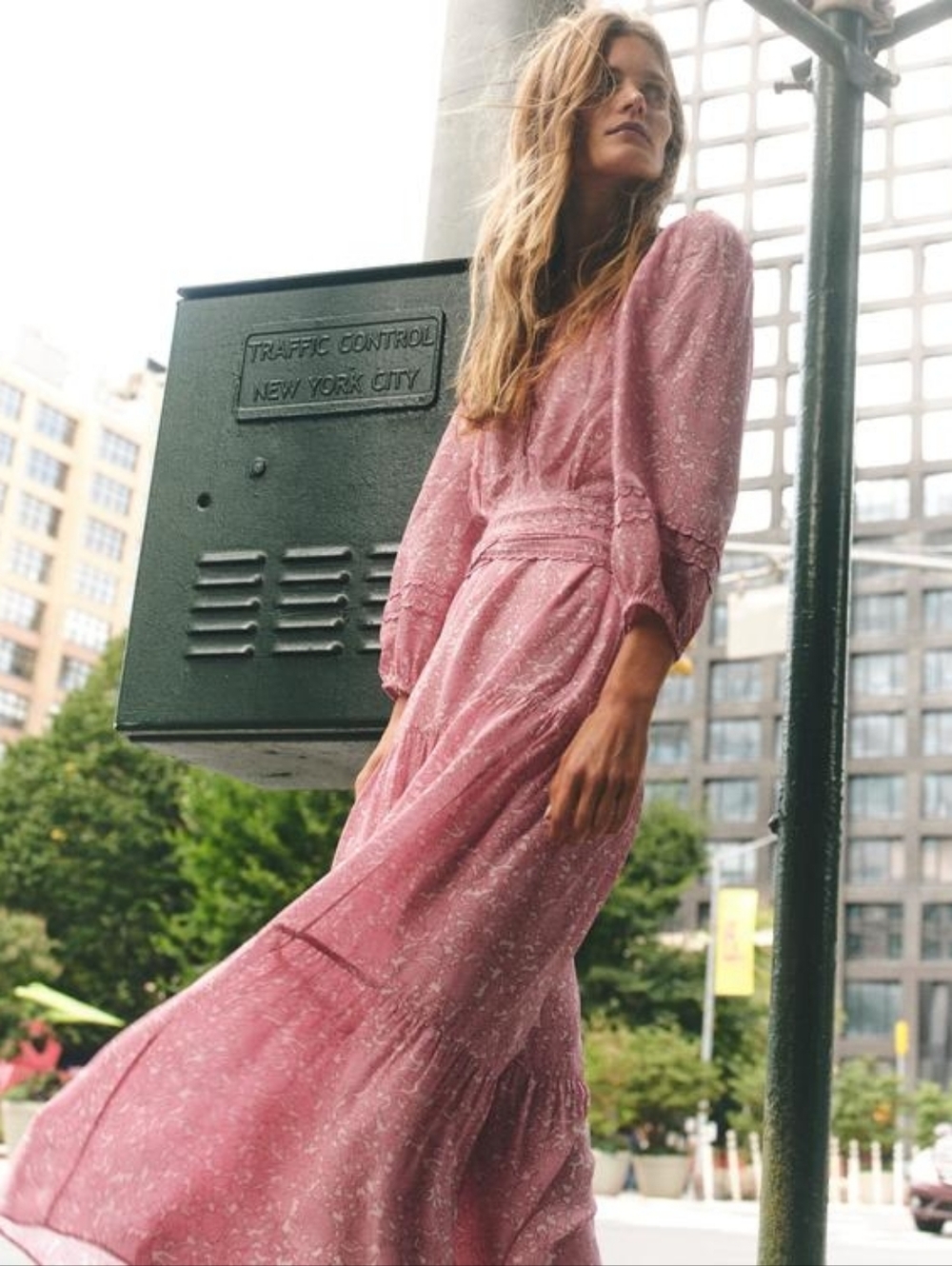 Cartolina Nantucket Noor Midi Dress in the Boboli Garden Print in Peony Pink M